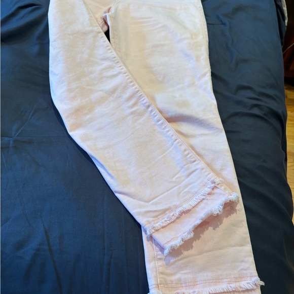 Lily Pulitzer high waist Pink Jeans. Perfect for summer - Picture 3 of 4